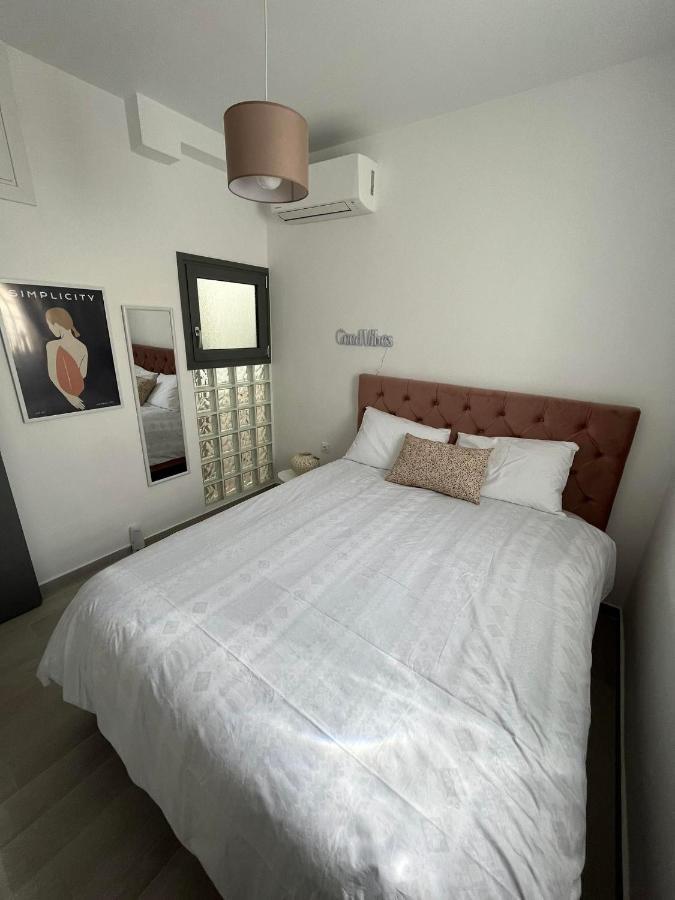 Tiffany'S Apartments -2' Walk From Metro Atena Exterior foto
